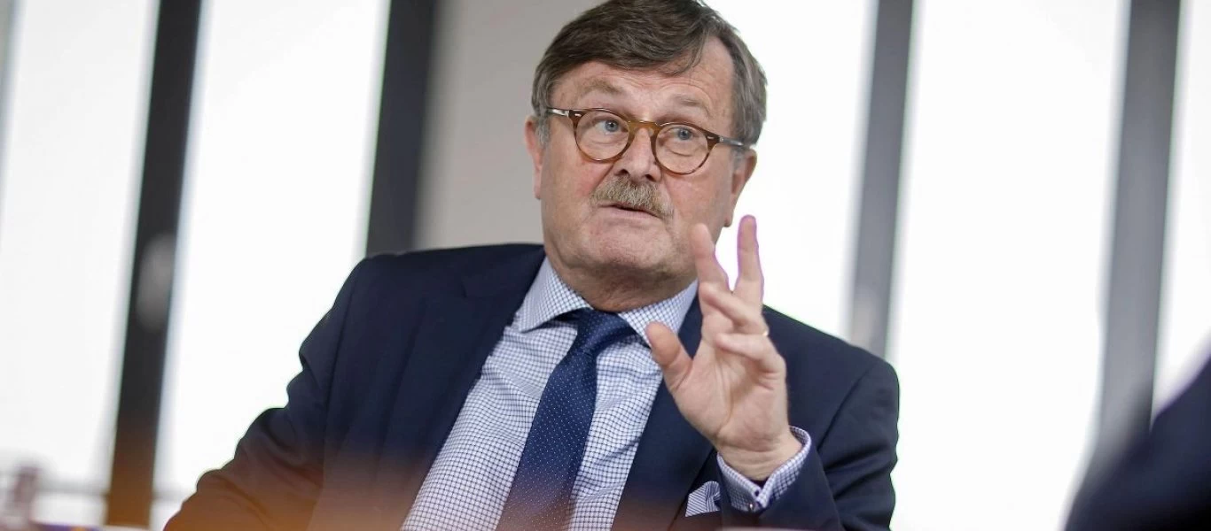 Πρόεδρος Παγκόσμιου Ιατρικού Συλλόγου Φρανκ Ο. Μοντγκόμερι: «Κοκτέιλ εμβολιασμού κάθε χρόνο στους πολίτες το φθινόπωρο»